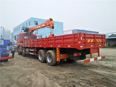 東風(fēng)天龍石煤14噸隨車吊 高效能重型作業(yè)的可靠伙伴